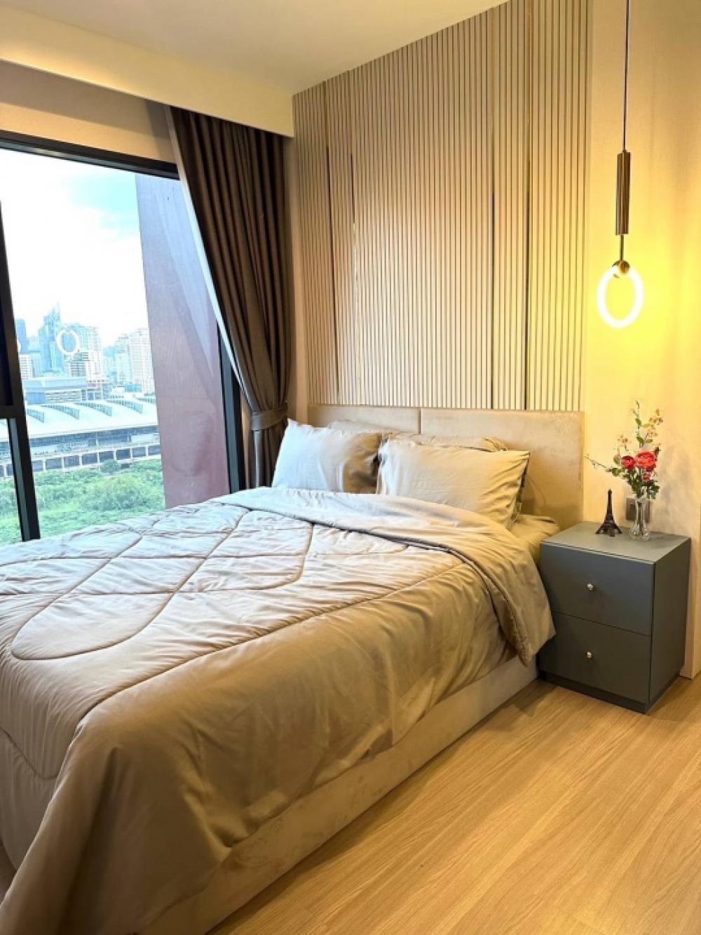 For RentCondoRama9, Petchburi, RCA : @Life Asoke Hype: 1 bedroom 35 sqm., 16th floor, city view,The circle running garden ,Athletic sky atrium, L-shape sky pool ,Super great location. MRT rama9 - 300m.