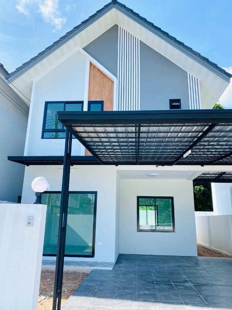 For SaleHouseSriracha Laem Chabang Ban Bueng : Semi-detached house for sale, Sriracha style detached house