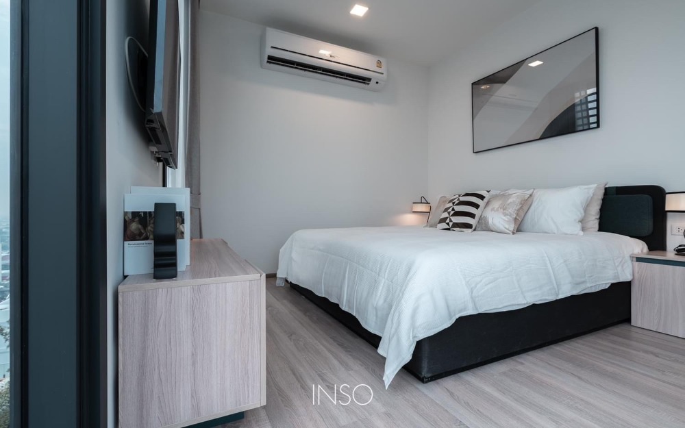 For RentCondoRatchathewi,Phayathai : ★ XT Phayathai ★ 85 sq m., 32th floor (2 bedroom, 2 bathroom), ★near BTS Phayathai and Airport Link Ratchaprarop ★near shopping areas and department stores ★ Many amenities★ Complete electrical appliances