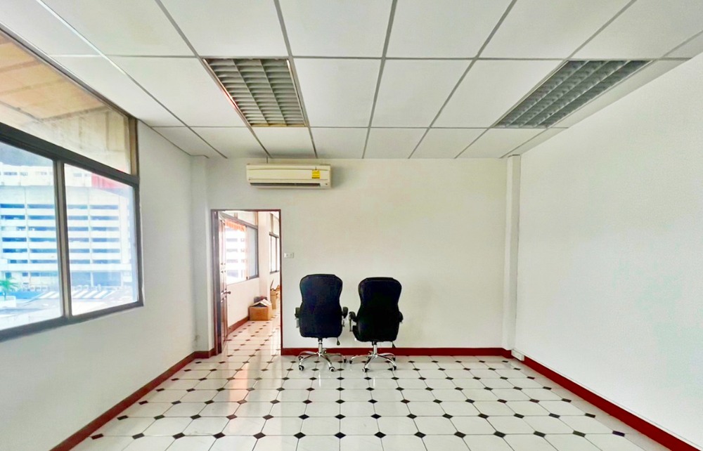 For RentOfficeSilom, Saladaeng, Bangrak : Office Space for Rent on Silom Road near BTS and MRT