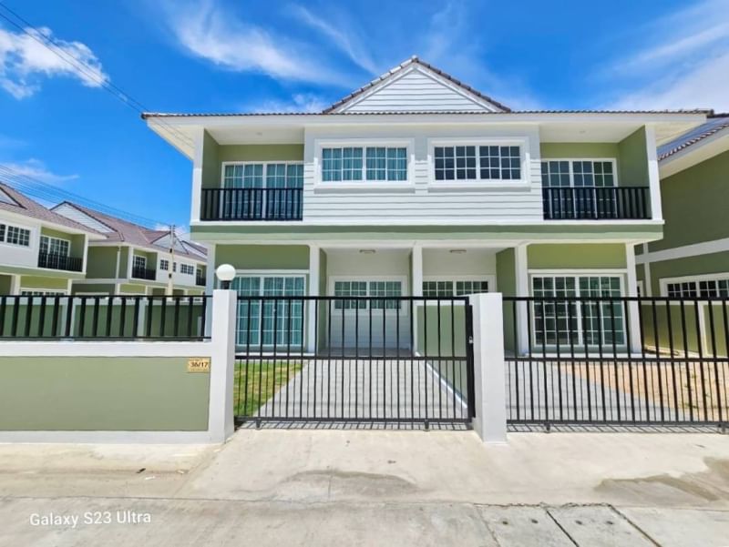 For SaleHouseSriracha Laem Chabang Ban Bueng : Semi-detached house for sale in Sriracha Newly built house, Bueng Bowin, Sriracha.