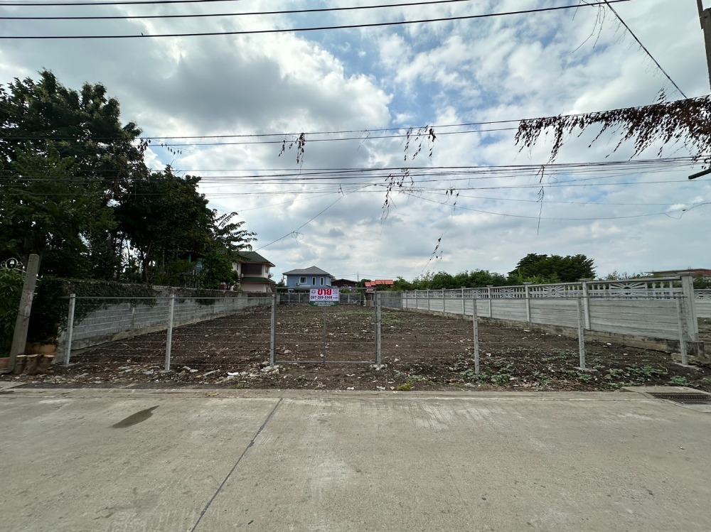 For SaleLandPhutthamonthon, Salaya : Land for sale, 220 square wah, Soi Thawi Watthana 1, 1 intersection, beautiful plot, suitable for building a house. Near Chatuchak Market 2, near Khlong Thawi Watthana Road.