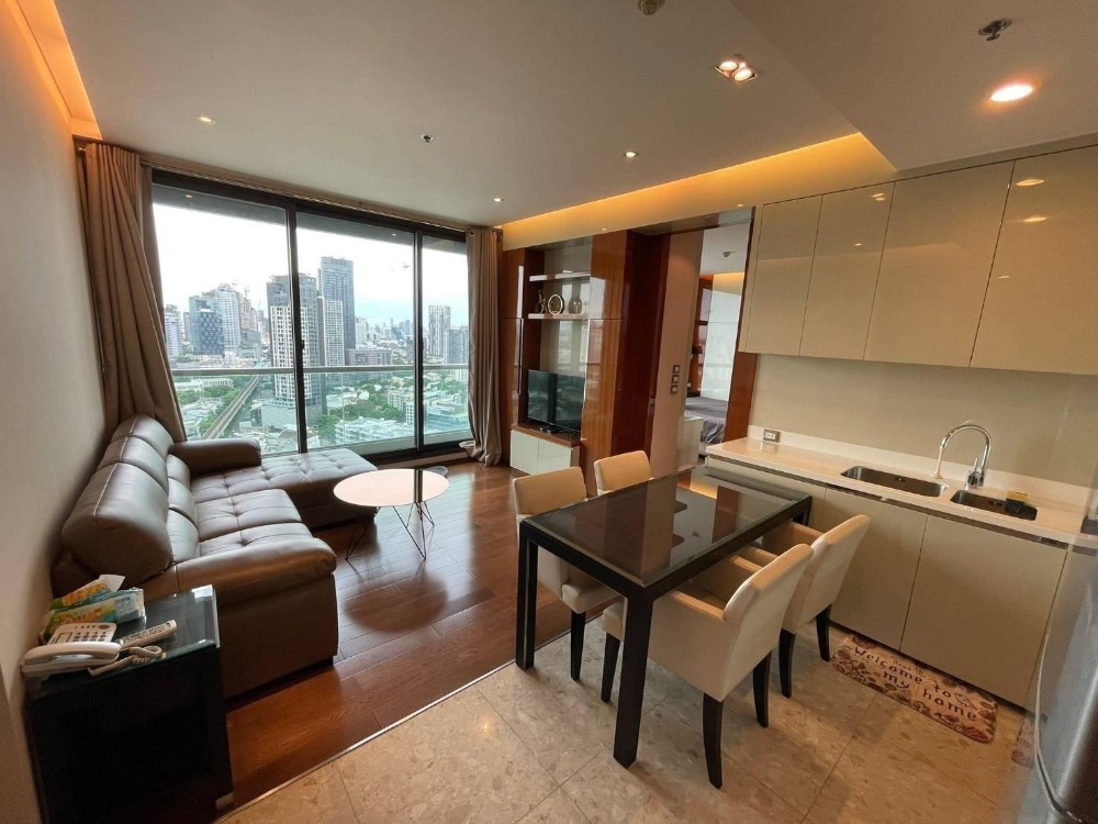 For RentCondoSukhumvit, Asoke, Thonglor : The address Sukhumvit 28★300 m. from BTS Phrom Phong★Beautiful built-in, fully furnished ★near The Emporium and Emquartier ★ size 68 sq m, 27th floor ★2 bedroom, 2 bathroom.