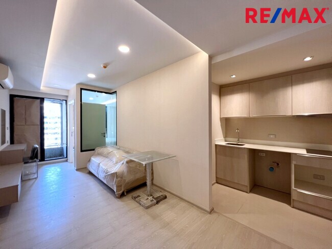 For SaleCondoSukhumvit, Asoke, Thonglor : For sale.. VTara Sukhumvit 36, new room, never lived in!! 1 BEDROOM, large room, Fully Furnished, with bathtub >> Near BTS Thonglor