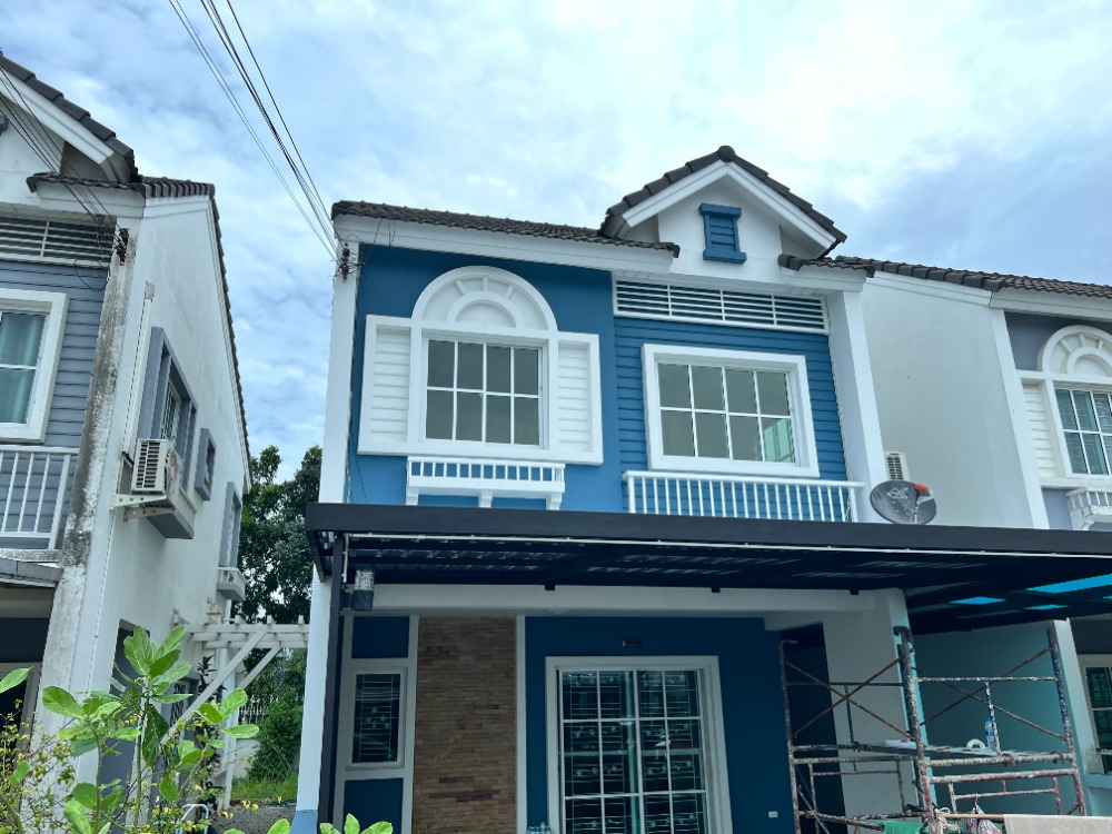 For SaleHouseRayong : Urgent sale, 2-story townhome, Praphassorn 8-Precio (Praphassorn - Precio Park Phase 5), completely renovated, 4 bedrooms, 3 bathrooms, price 3.3 million baht.