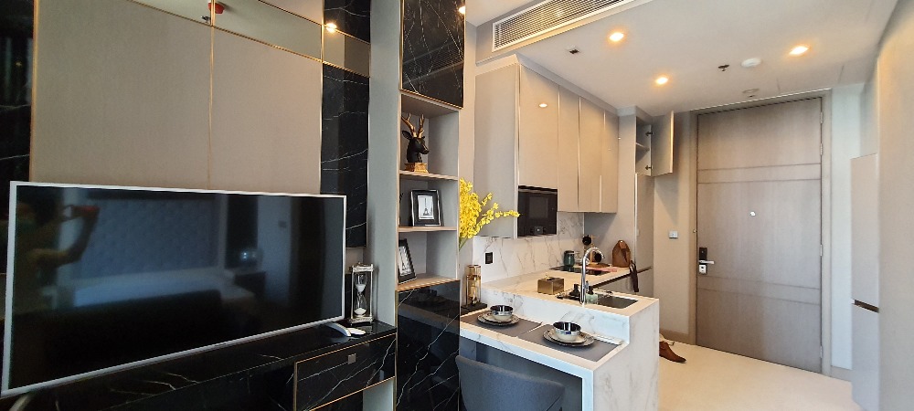 For SaleCondoRama9, Petchburi, RCA : Owner Sell at Loss ! Furniture built in with fantastic 1 bedroom