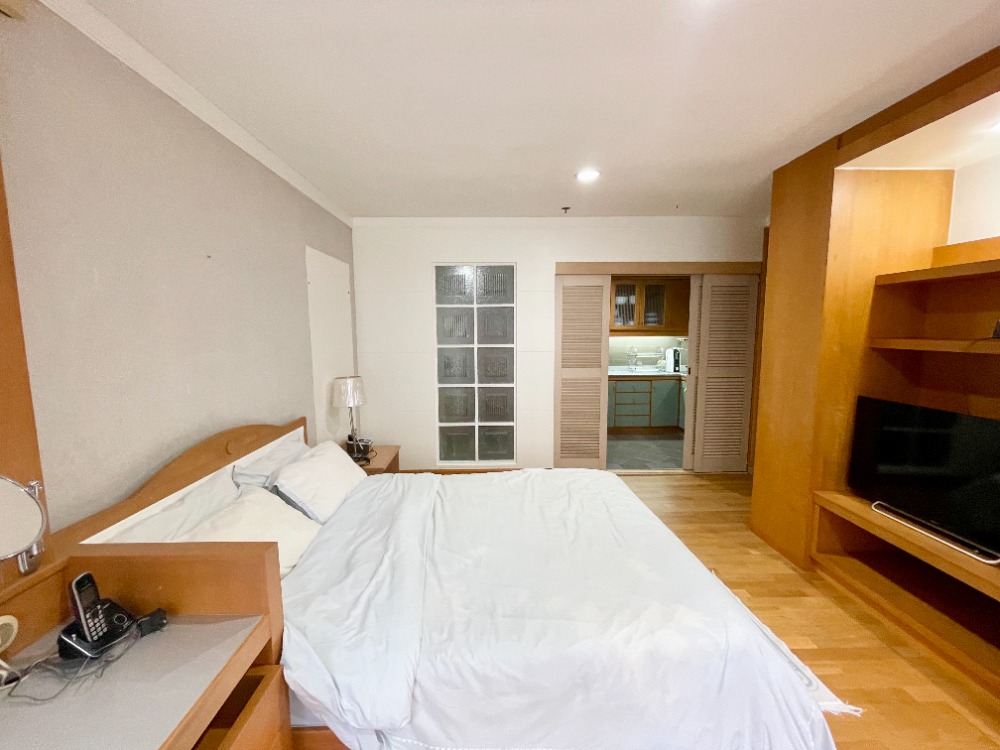 For RentCondoRatchathewi,Phayathai : Condo for rent, Phayathai Place, 38 sq m., 14th floor, very good location, 100 meters from BTS Phaya Thai, ready to move in.