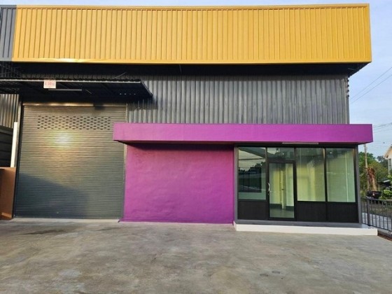 For RentWarehousePathum Thani,Rangsit, Thammasat : For Rent Warehouse / Showroom for rent with office, newly built, warehouse area 450 square meters, Lam Luk Ka Khlong 4 area / Wat Klang Khlong 4 Road / very good location, large vehicles can enter and exit, parking for many cars / suitable for various bus