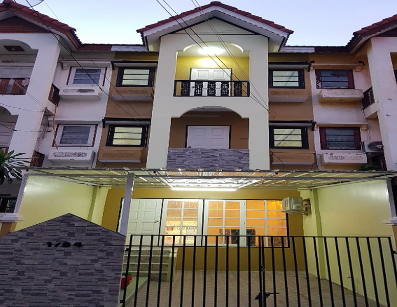 For SaleTownhomeRattanathibet, Sanambinna : 4 bedrooms, 3 floors, house for sale, Soi Rewadee 62, near Central. Near Rattanathibet and Tiwanon BTS.