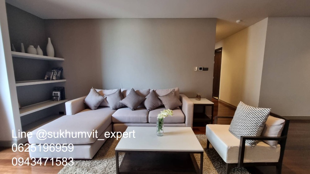 For RentCondoSukhumvit, Asoke, Thonglor : BTS Phrom Phong for rent, luxury apartment, 2 bedrooms, 2 bathrooms, area 110 sq m., good price, has a swimming pool, modern style