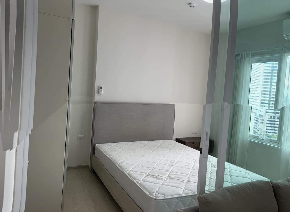 For RentCondoRatchadapisek, Huaikwang, Suttisan : ★ Chapter One Eco Ratcha-huaikwang ★ 31 sq m., 11st floor (1 bedroom, 1 bathroom), ★near Huai Khwang MRT ★near Huai Khwang market ★ many amenities★ Complete electrical appliances