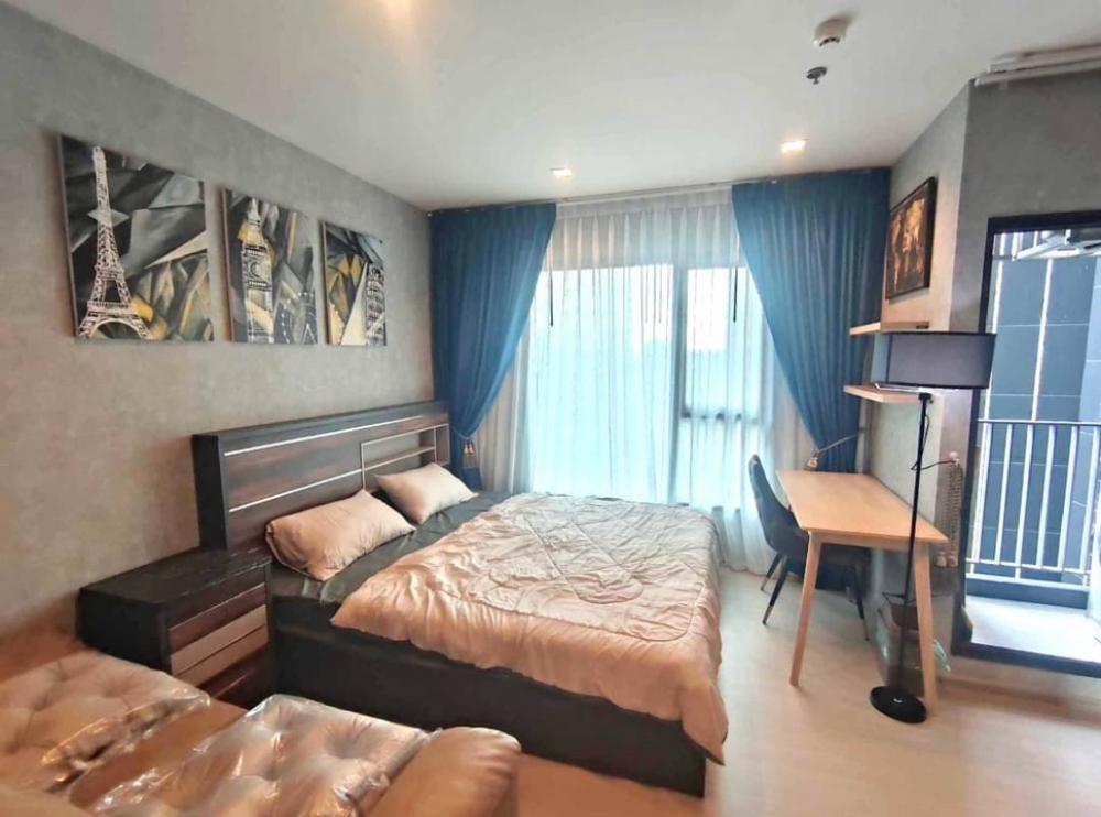 For RentCondoRama9, Petchburi, RCA : Life Asoke - Rama 9, 1bedroom. 28 sqm., 26 floor, close MRT rama9, The vibe of the place is amazing. Full furniture for electronic appliances. Location is perfect. Many places to socialize with sofas around.