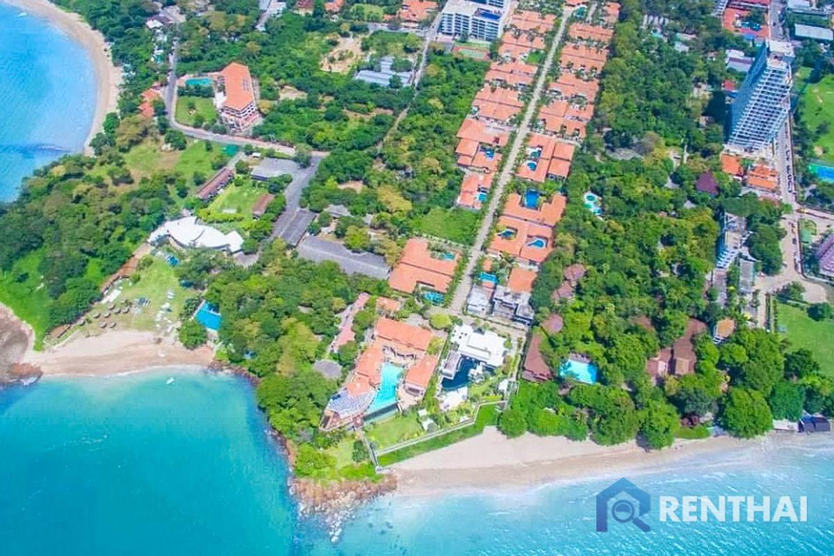 For SaleHousePattaya, Bangsaen, Chonburi : Huge Pool Villa right in the Heart of Pratumnak Hill with Beach Access to a Private Beach for Sale!