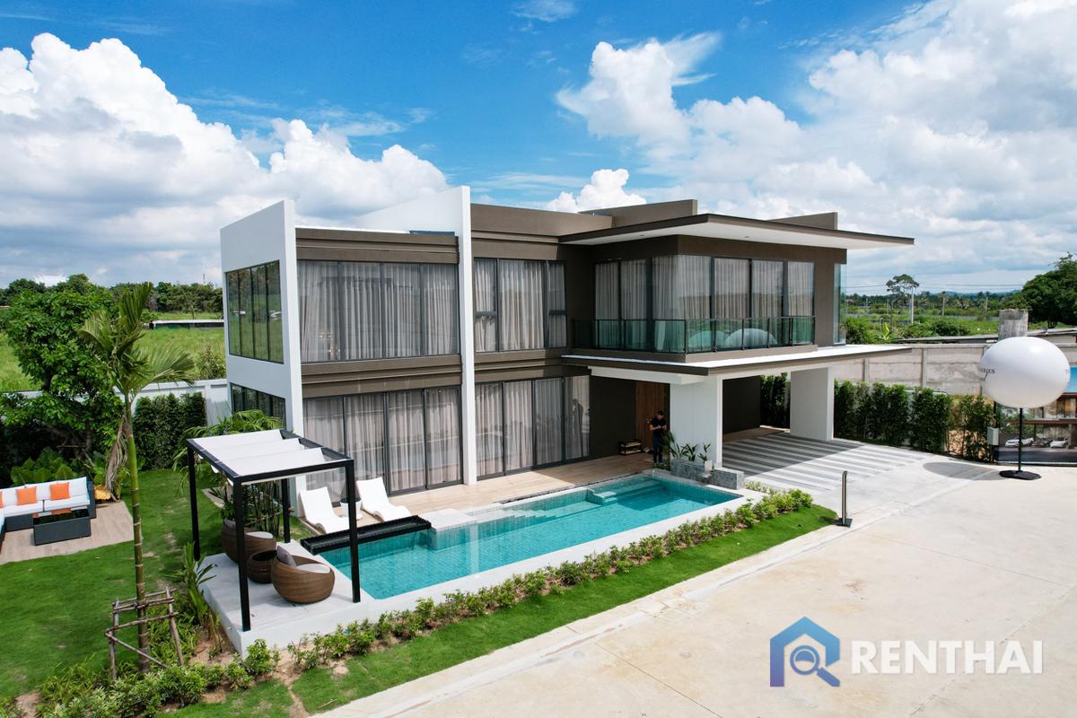 For SaleHousePattaya, Bangsaen, Chonburi : Live the Dream!  Modern Pool Villa in Pattaya with mountain view!