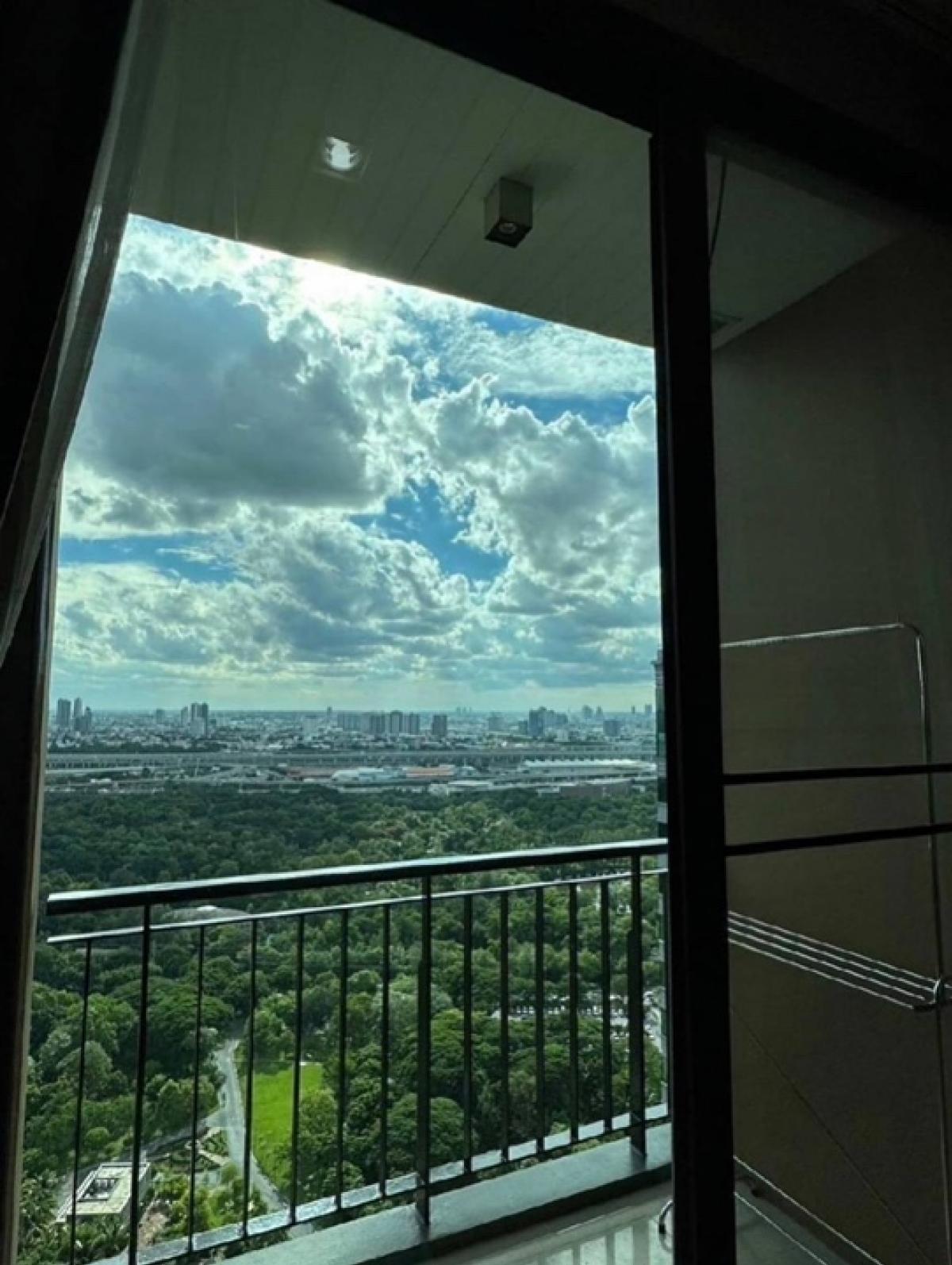 For SaleCondoLadprao, Central Ladprao : Urgent sale, Equinox Phahol-Vibha Condo, size 80 sq m, 2 bedrooms, 2 bathrooms, near Chatuchak Park, Lat Phrao Intersection, price 9,990,000 million baht, call 093-028-1245, ID line:properagency