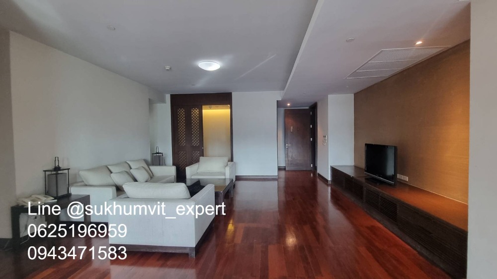 For RentCondoSukhumvit, Asoke, Thonglor : BTS Thonglor for rent, luxury apartment, 2 bedrooms, 3 bathrooms, 1 office room, area 171 sq m., good price, has a swimming pool.