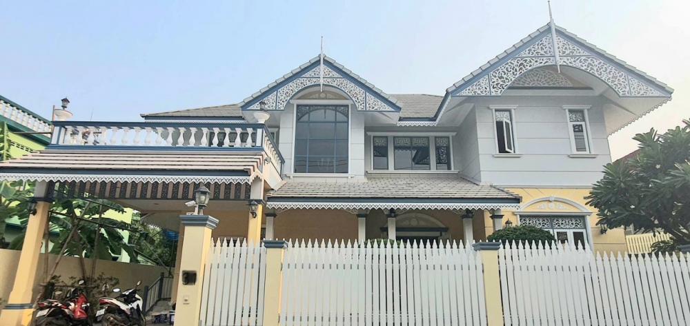 For SaleHouseYothinpattana,CDC : New house for sale, modern vintage style, Ram Intra expressway, Kaset-Nawamin, Soi Nakniwat 48, behind Crystal Park Village, 2nd floor, teak floors in every room