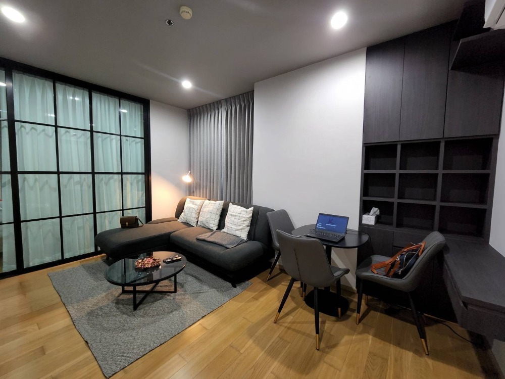 For RentCondo : [L2310030004] สำหรับเช่า Hive Sathorn 1 ห้องนอน ขนาด 45 ตร.ม.  ราคาพิเศษ พร้อมเข้าอยู่!!!