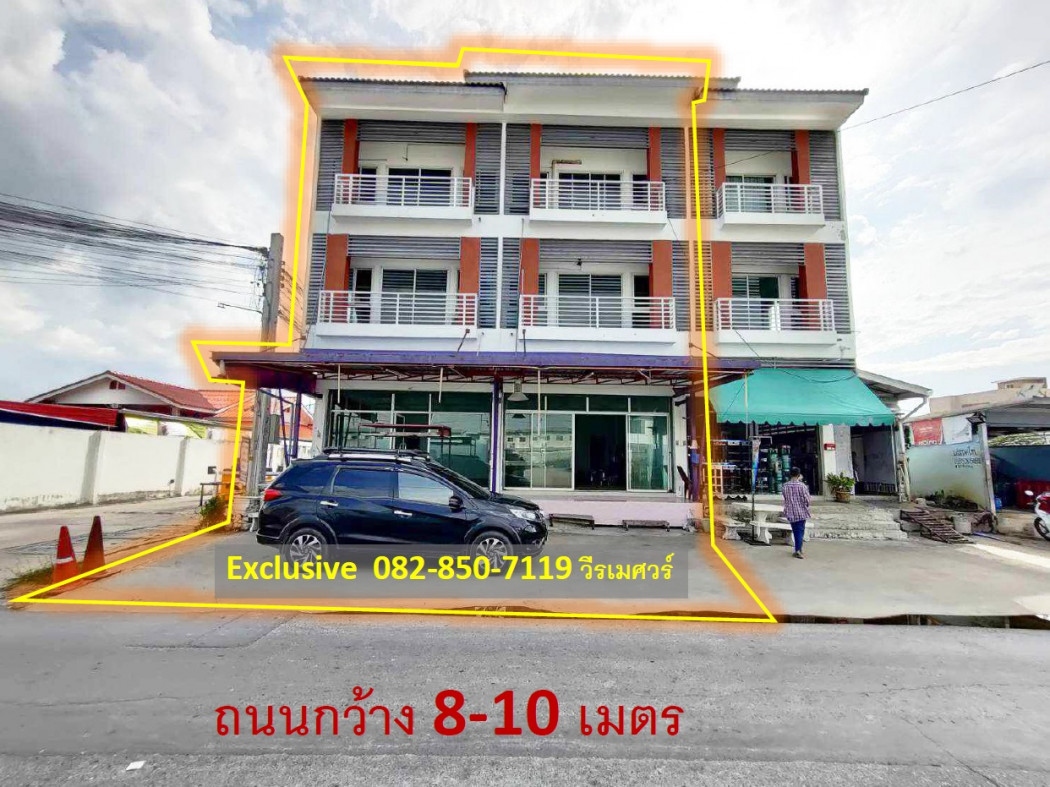 For SaleShophouseSamut Prakan,Samrong : Shophouse for sale, Wat Sriwaree Noi Road, near Hua Chiew University and Suvarnabhumi Airport, area 20.6 sq m, 3 bedrooms, 3 bathrooms, extra garage and backyard addition.