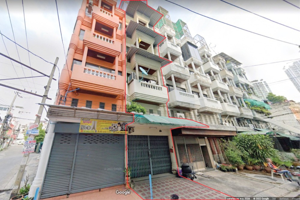 For SaleShophouseWongwianyai, Charoennakor : Commercial building, 4.5 floors, Krung Thonburi 6, commercial location, 5 bedrooms, ready to move in.