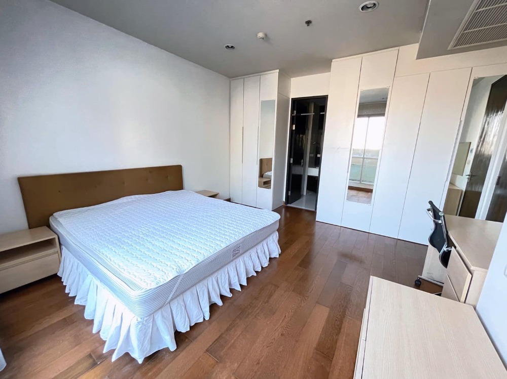 For RentCondoWitthayu, Chidlom, Langsuan, Ploenchit : Luxury condo for rent, The Address Chidlom, 3 bedrooms, 3 bathrooms, high floor, beautiful view, fully furnished.