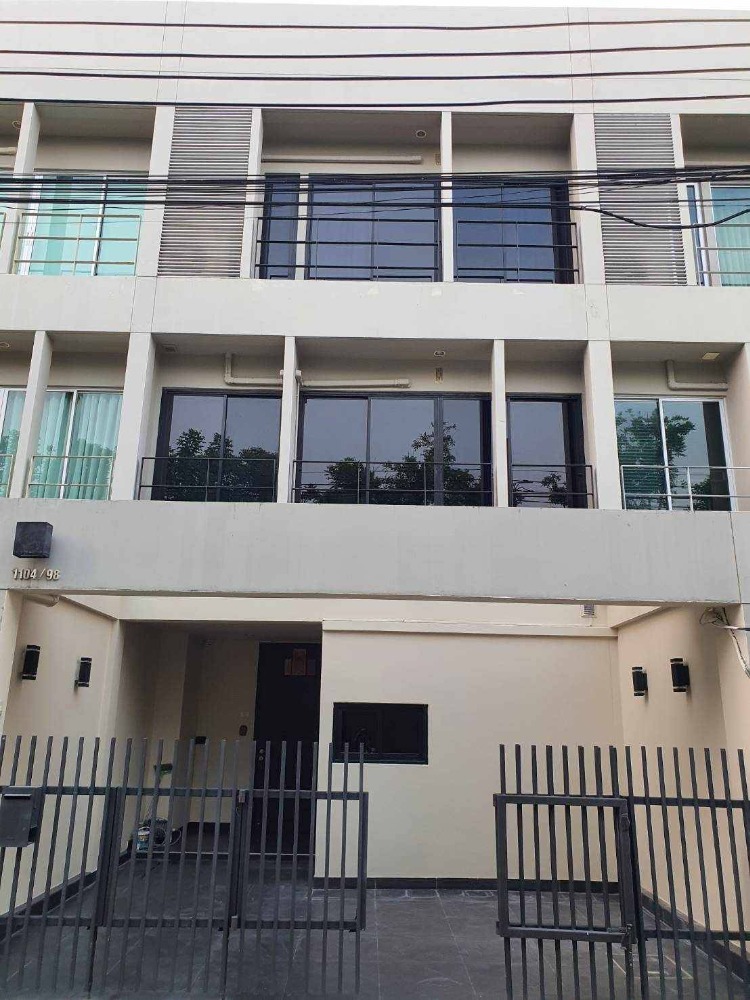 For SaleTownhousePattanakan, Srinakarin : Urgent sale - at a loss, cheapest in the townhome project Noble Cube Pattanakarn