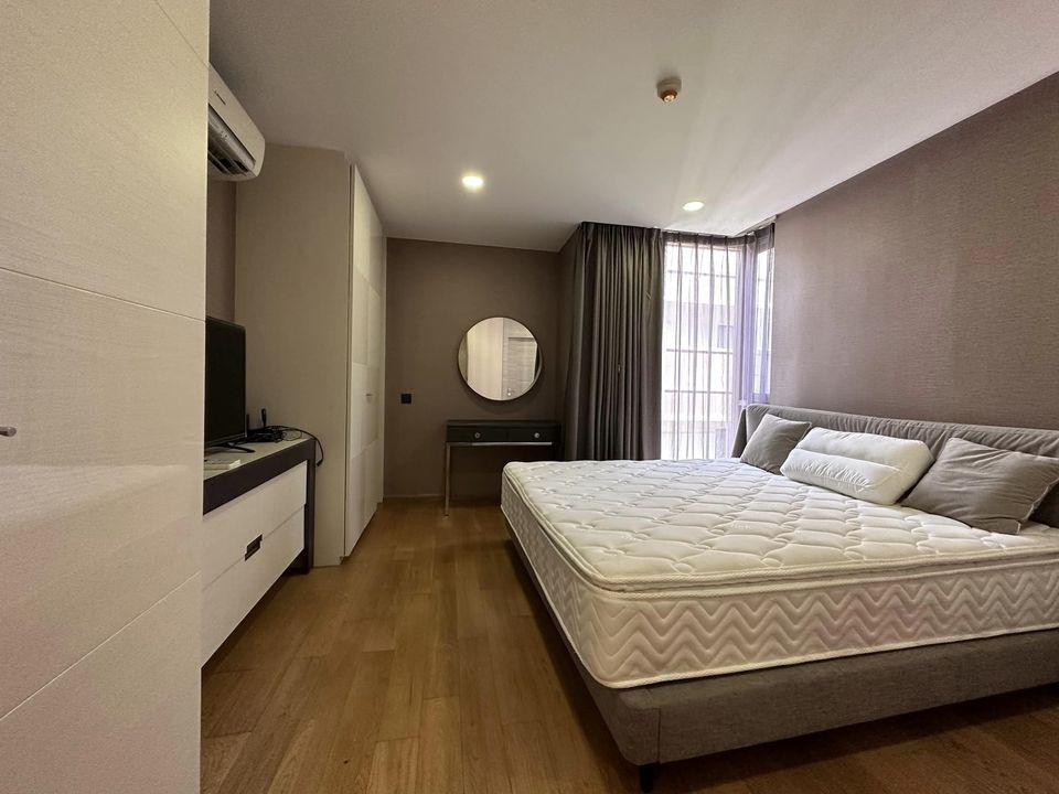 For RentCondoWitthayu, Chidlom, Langsuan, Ploenchit : Klass Langsuan【𝐑𝐄𝐍𝐓】🔥2 Bedroom, large room, minimal decorated with a tub! The room is airy. 🔥 Contact Line ID: @hacondo