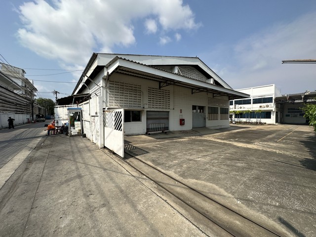 For RentFactoryBangna, Bearing, Lasalle : BS1251 Building for rent with warehouse, area 7,700 sq m, Lasalle area, near Bangkok Patana School. Suitable for use as a factory, convenient travel.