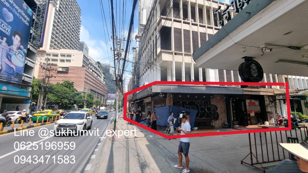 For RentShophouseSukhumvit, Asoke, Thonglor : Asoke for rent, 2 commercial buildings, 1st floor, area 110 sq m. ** Potential location, clearly visible from Asoke main road. In the heart of Asok Montri Road