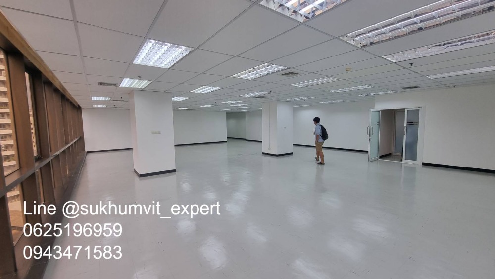 For RentOfficeSukhumvit, Asoke, Thonglor : Asoke, good location, office for rent, 208 sq m., 14th floor, beautiful view, has bathroom inside, good price 620 baht/sq m.