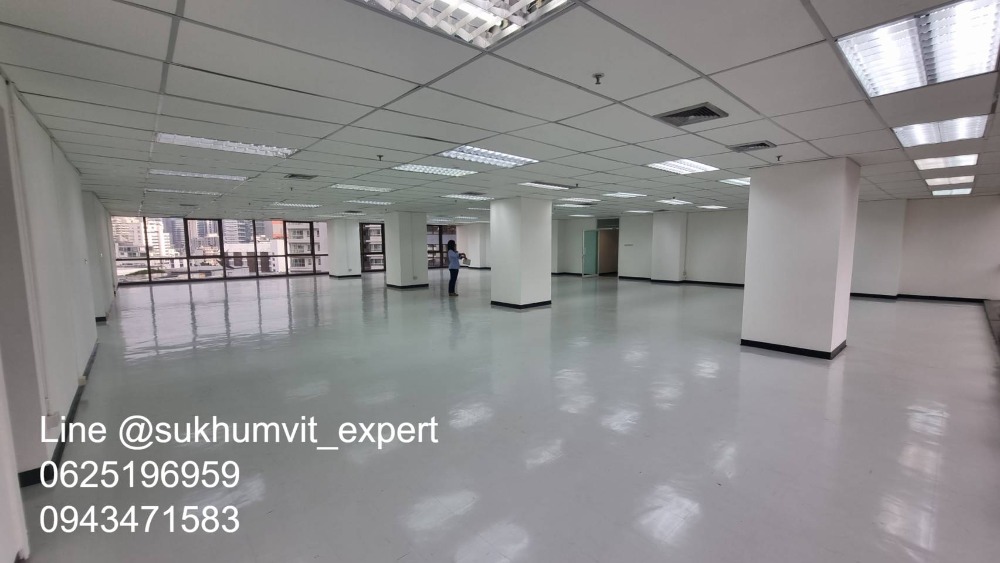 For RentOfficeSukhumvit, Asoke, Thonglor : Asoke, good location, office for rent, 387 sq m., 9th floor, beautiful view, has an ensuite bathroom, good price 620 baht/sq m.