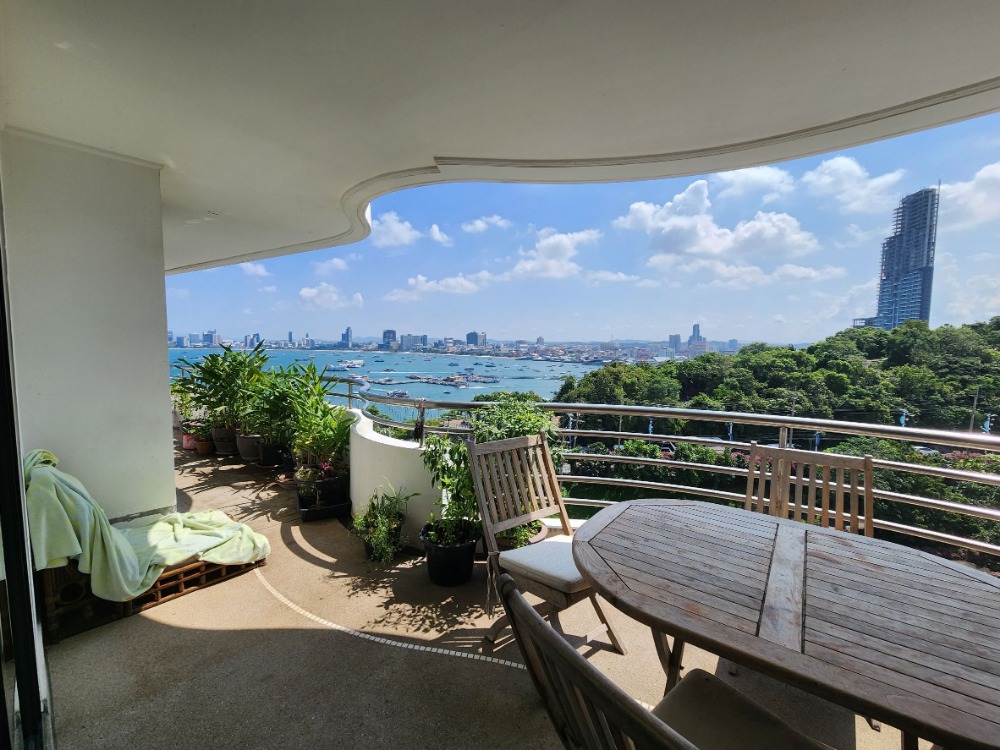 For RentCondoPattaya, Bangsaen, Chonburi : Condo for rent, 4 bedrooms, SEA VIEW 334 sq m, Royal Cliff Garden Pattaya.