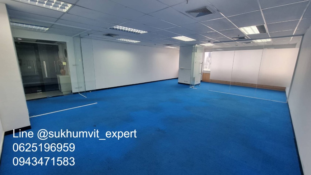 For RentOfficeSukhumvit, Asoke, Thonglor : Asoke, good location, office for rent, 94 sq m, 27th floor, beautiful view, good price 600 baht/sq m.