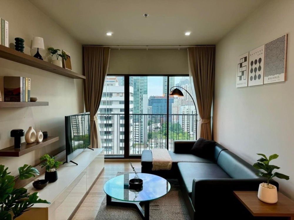 For RentCondoSukhumvit, Asoke, Thonglor : 50 sq.m., 17th floor (One bedroom), full electrical appliances,BTSPhrom Phong and the Emporium/EmQuartier shopping malls.