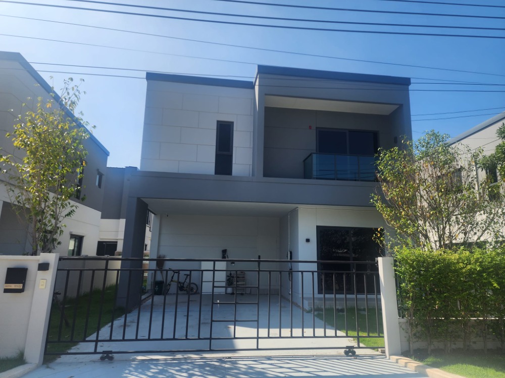 ขายบ้านบางนา แบริ่ง ลาซาล : บ้านเดี่ยว เซนโทร บางนา / 3 ห้องนอน (ขาย). Centro Bangna / Detached House 3 Bedrooms (FOR SALE) CJ320