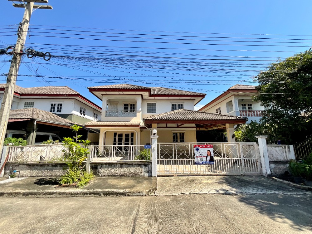 For SaleHousePathum Thani,Rangsit, Thammasat : Single house for sale, next to Rangsit Road, Nakhon Nayok, Khlong 4. The house is rarely lived in.