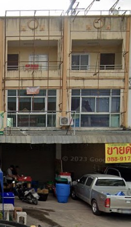 For SaleTownhomeRayong : 3-story commercial building for sale next to PTT gas station, Saphan Si, Pluak Daeng, Rayong, size 21 square wah, price 5.5 million baht.