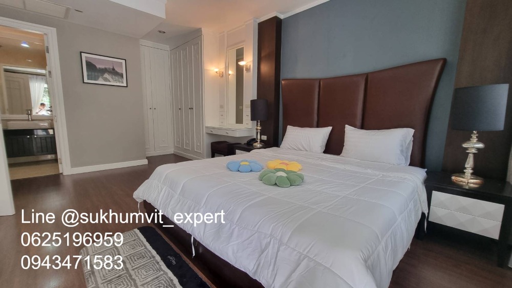 For RentSukhumvit, Asoke, Thonglor : Ekkamai for rent, luxury apartment, 2 bedrooms, 2 bathrooms, lots of space, 115 sq m, good price, has a swimming pool, renovated, modern style.