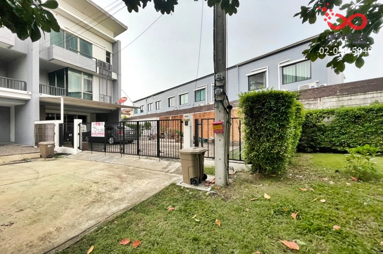 For SaleTownhouseKasetsart, Ratchayothin : 3-story townhouse for sale, Duplex Watcharaphon, Watcharaphon Road, Soi Ruammit Phatthana, 70.9 square wah.