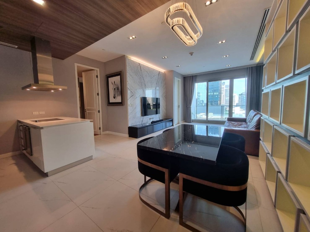 For RentCondoWitthayu, Chidlom, Langsuan, Ploenchit : Beautiful condo for rent 2b 2bath 185 Rajadamri