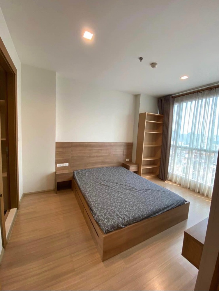 For RentCondoRatchadapisek, Huaikwang, Suttisan : RHYTHM Ratchada-Huaykwang: 45 sq m, 20th floor (One bedroom),★full electrical appliances, 10 meters to MRT Huai Khwang.Beautiful common areas,rooftop pool, gym, foodtrucks during the weekend.