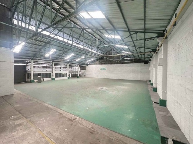 For RentWarehouseSamut Prakan,Samrong : For Rent: Warehouse / Factory for rent on Theparak Road, Km. 1.5, located in the purple zoning area, Factory 4 available / Warehouse area 1210 square meters / Trailer trucks can enter and exit