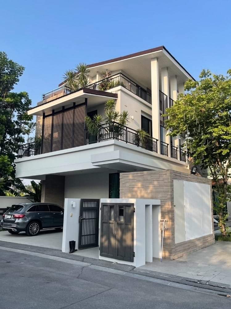 For RentHousePattanakan, Srinakarin : 🪙🪙✨️House for rent, Nawat Rama 9, with private swimming pool, near The Nine Rama 9.