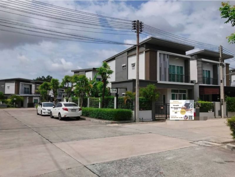 For SaleHouseSriracha Laem Chabang Ban Bueng : Second-hand semi-detached house for sale in Sriracha, beautiful house, corner position, selling at a special price.