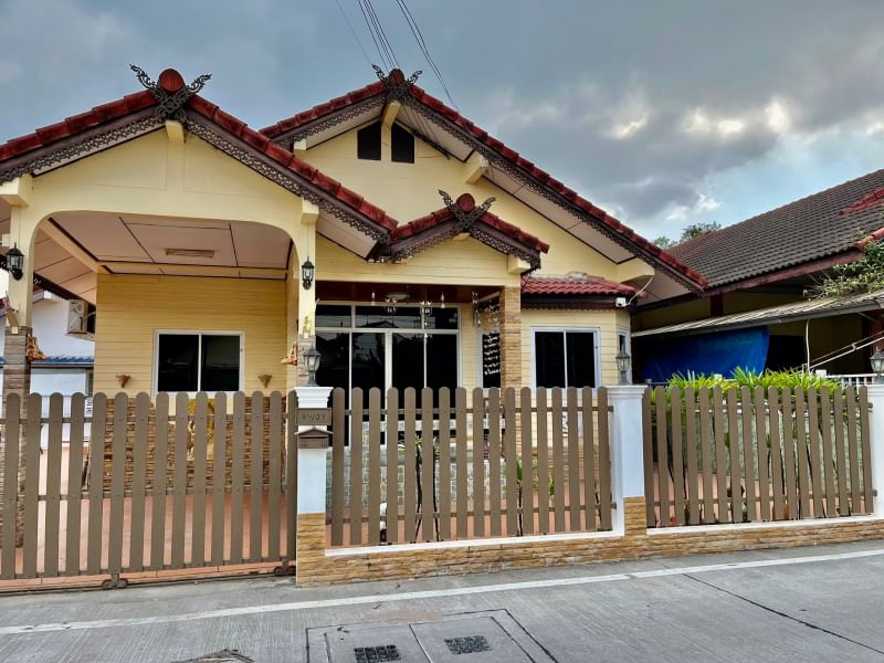 For SaleHouseSriracha Laem Chabang Ban Bueng : Second-hand detached house for sale, Sriracha, Pruksachart Village 6, Nong Kho, with furniture.