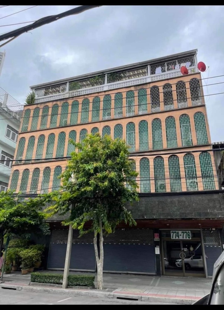 For SaleShophouseWongwianyai, Charoennakor : 🪙✨️✨️Commercial building for sale, 6 floors, 4 rooms next to each other, on Charoen Rat Road, prime location "opposite Icon Siam"