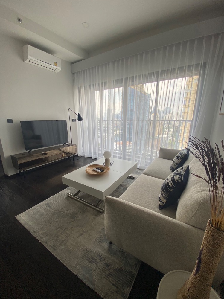 For RentCondoSukhumvit, Asoke, Thonglor : Condo for rent, Park Origin Thonglor, fully furnished condo, ready to move in, 1.4 km from BTS Thonglor station, near 3 expressways!!