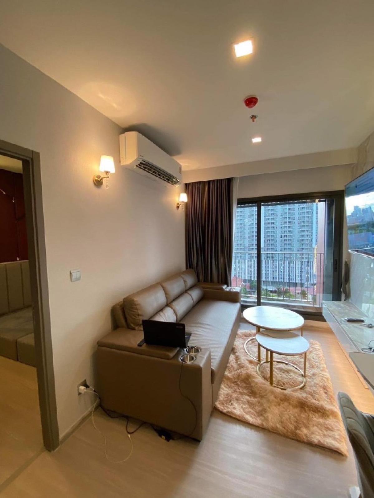 For SaleCondoRama9, Petchburi, RCA : Urgent sale!! Life Asoke Hype: Life Asoke Hype, lowest price in the market 5,000,000 baht, 1 bedroom, 1 bathroom, size 35 sq m. Interested, contact Am (agent) BR Property Consultant Tel. : 065 8215651 WhatsApp : +66 65 821 5651 Line id : amapat_br