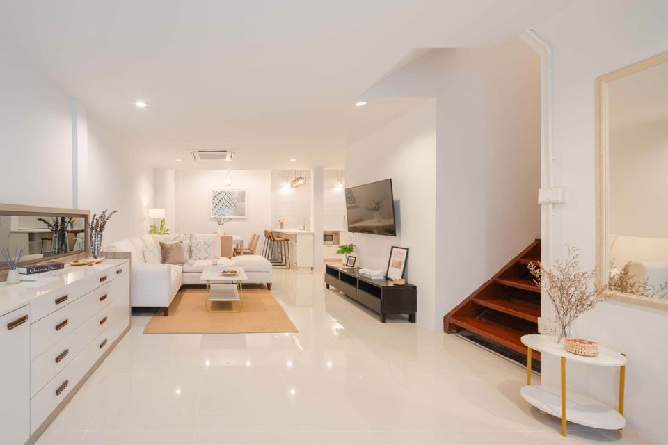 For RentHouseBangna, Bearing, Lasalle : Townhouse Sukhumvit 72