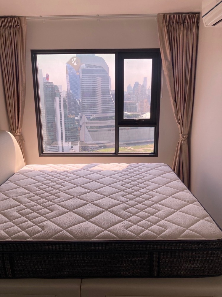 For RentCondoWitthayu, Chidlom, Langsuan, Ploenchit : Life One Wireless :36 sq m. 35th floor, BTS Ploenchit, beautiful room, fully furnished soft creamy white furniture, complete electrical appliances